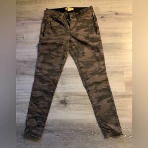 Democracy camo leggings, size 6